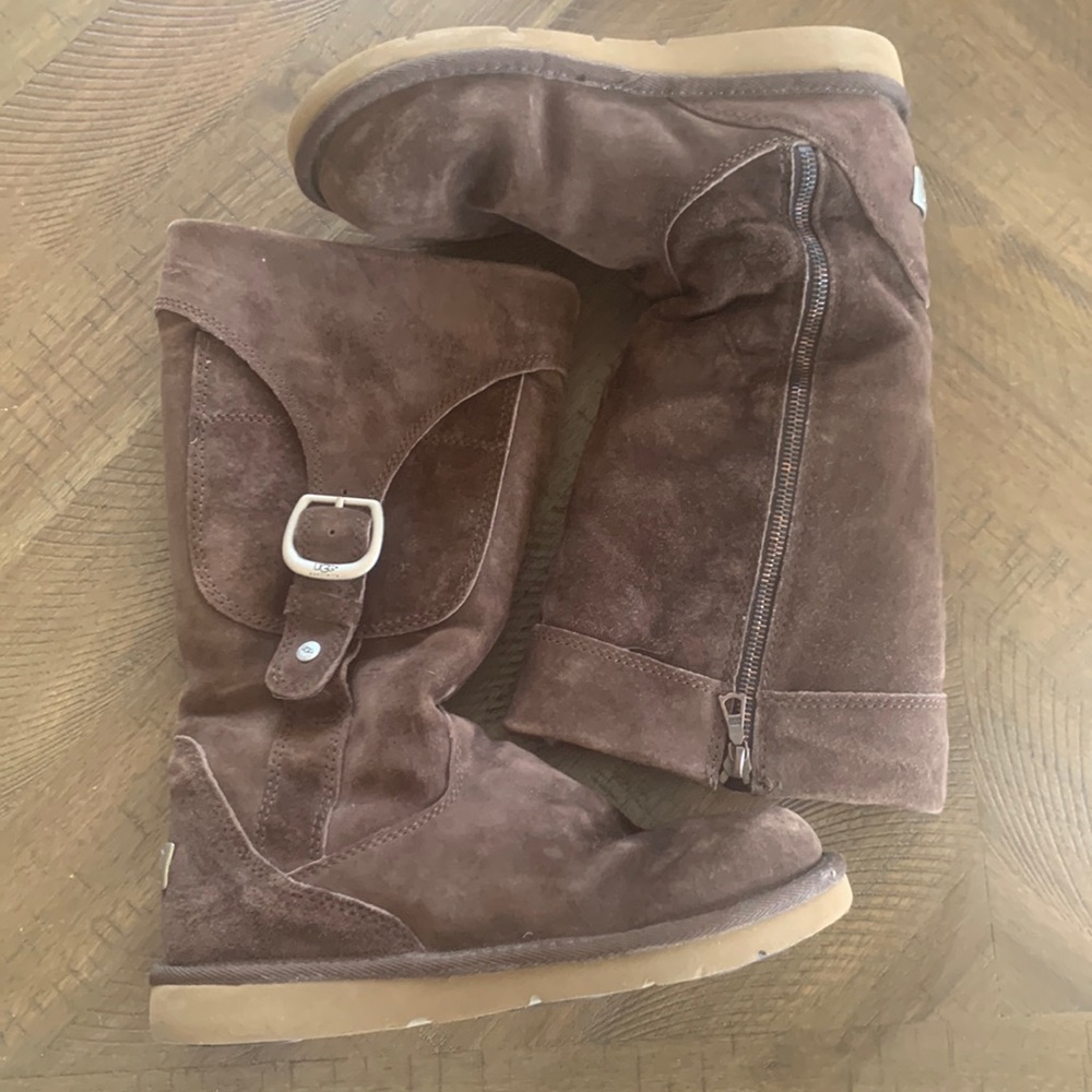 UGGS.